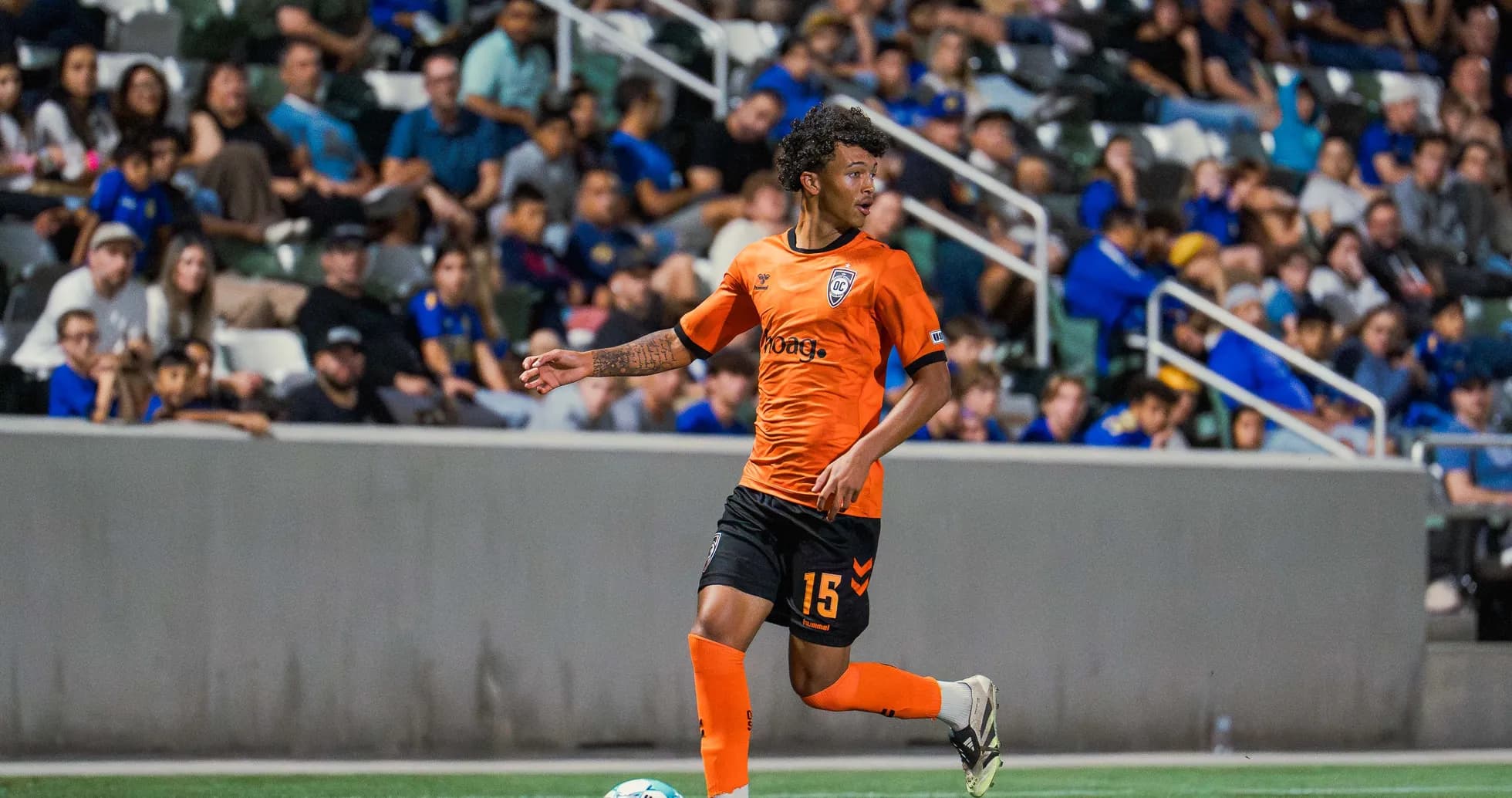 Игрок Orange County SC на поле во время матча