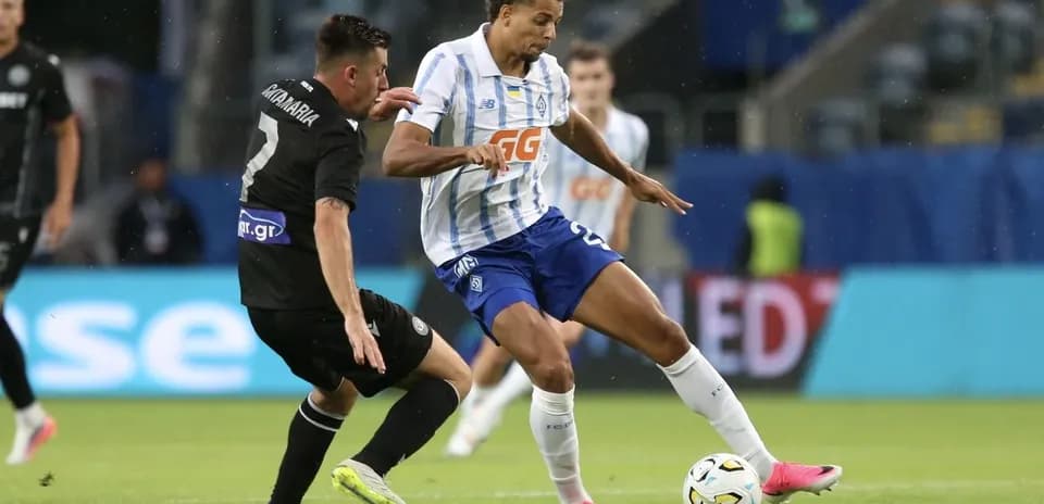 Игроки PAOK и Динамо Киев на поле