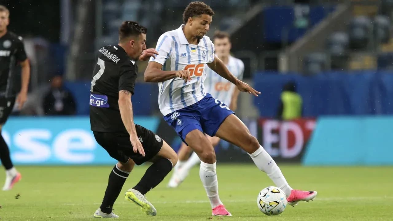 Игроки PAOK и Динамо Киев на поле