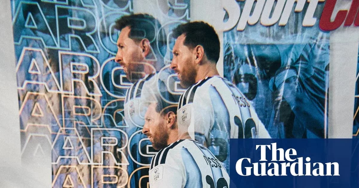 Игрок в форме Аргентины на фоне графики