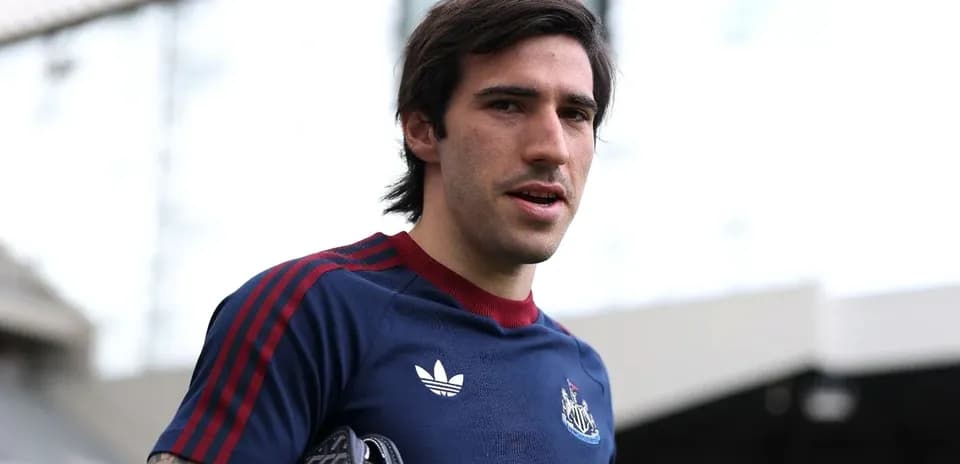 Игрок команды Newcastle United на стадионе