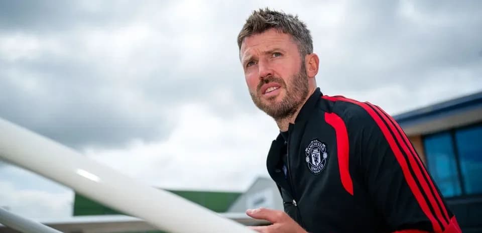 Тренер Manchester United на тренировочной площадке