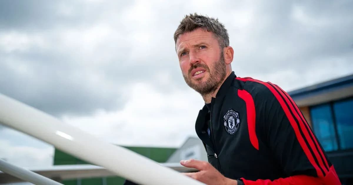 Тренер Manchester United на тренировочной площадке