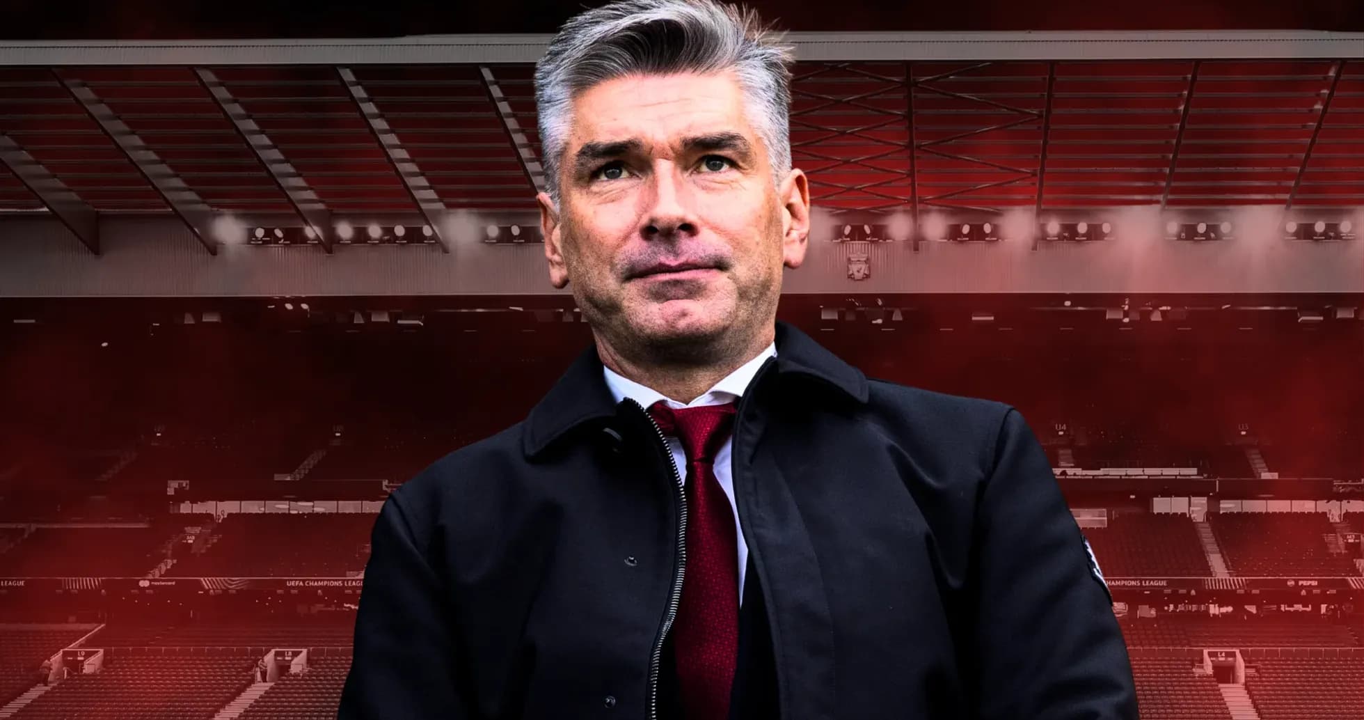 Тренер на стадионе перед матчем