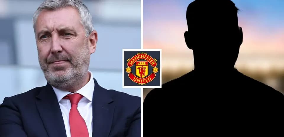 Человек в костюме и логотип Manchester United