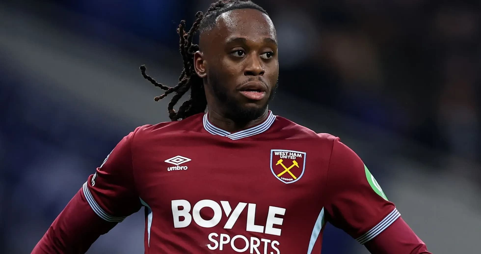 Игрок West Ham United на поле во время матча