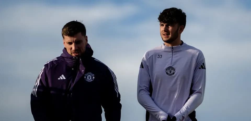 Два игрока Manchester United на тренировочном поле
