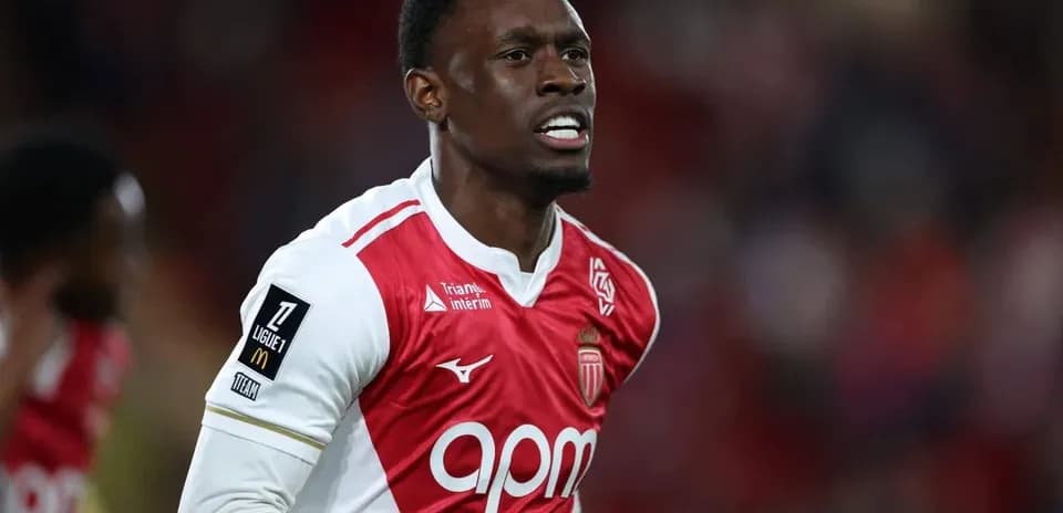 Игрок AS Monaco на поле во время матча