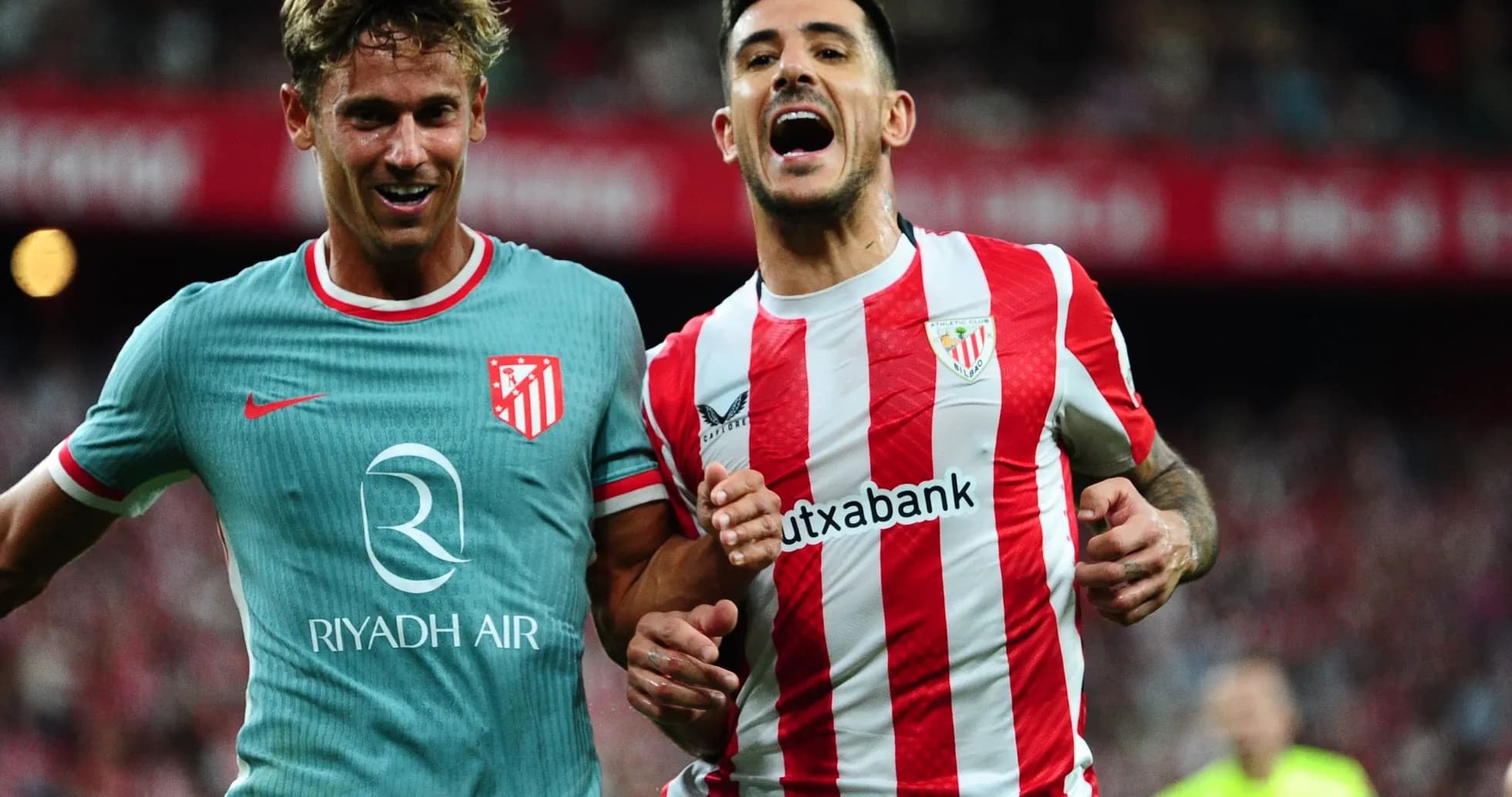 Игроки Атлетик и Атлетико празднуют гол