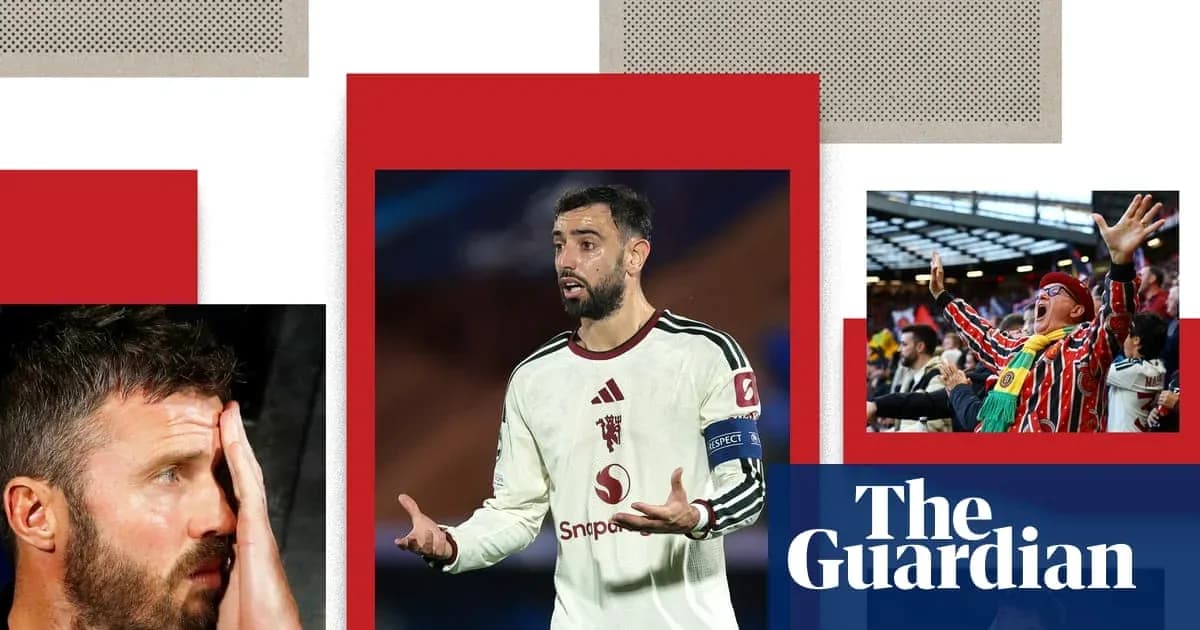 Игрок в футболке с капитанской повязкой на поле