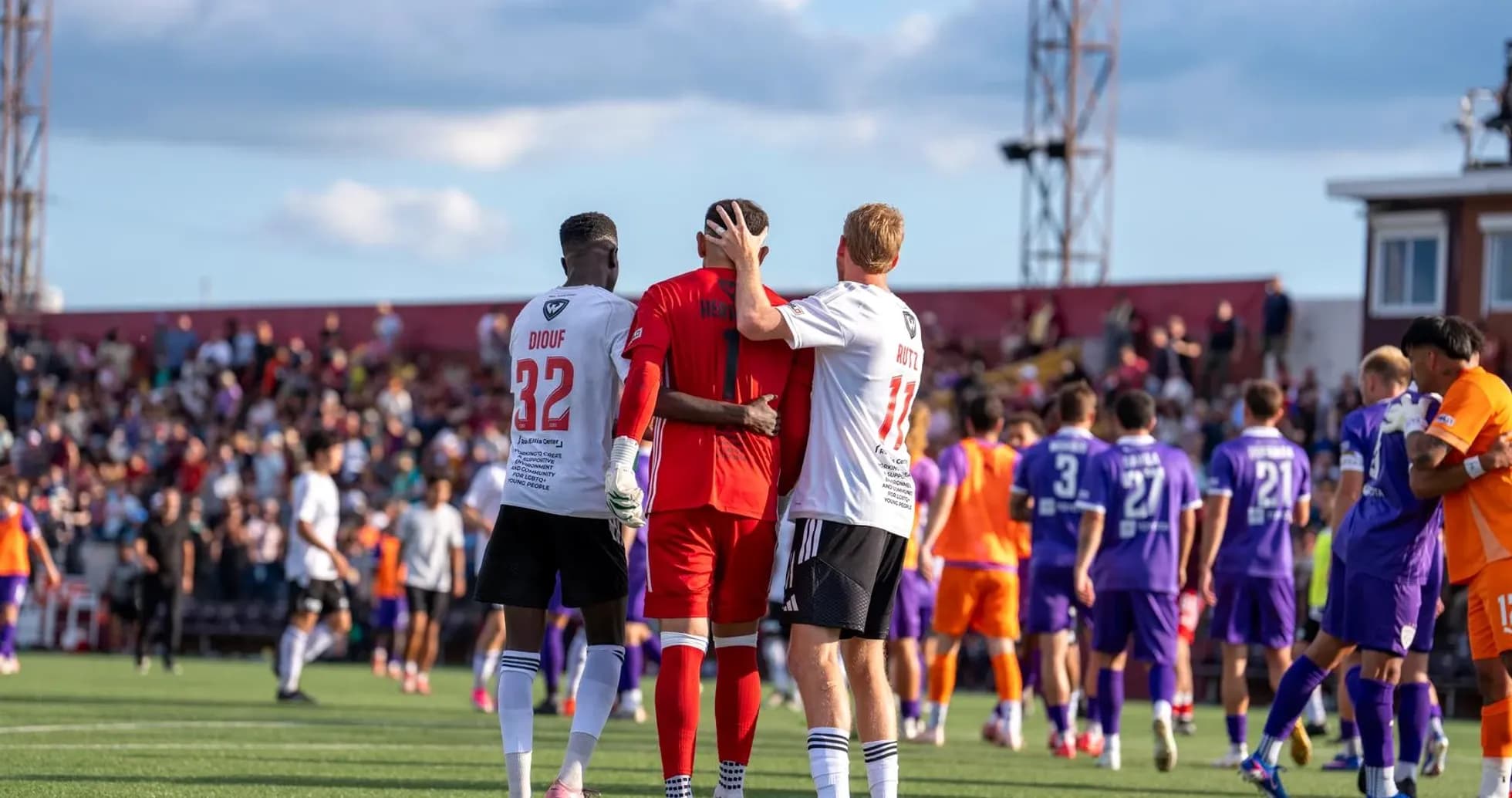 Игроки Detroit City после матча с Louisville City