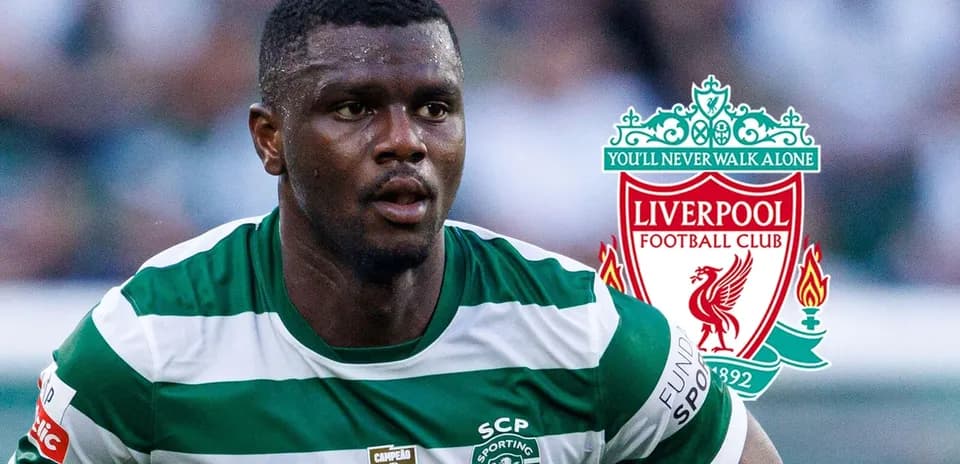 Игрок Sporting CP в форме с зелеными полосами