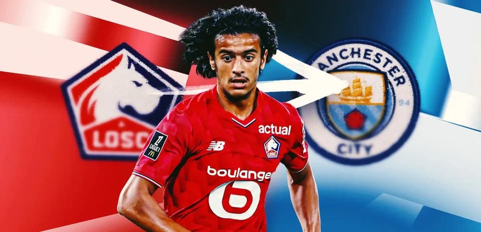 Игрок LOSC в красной форме с логотипом Manchester City