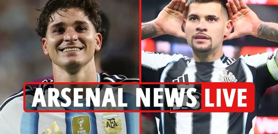 Два футболиста на фоне заголовка Arsenal News Live