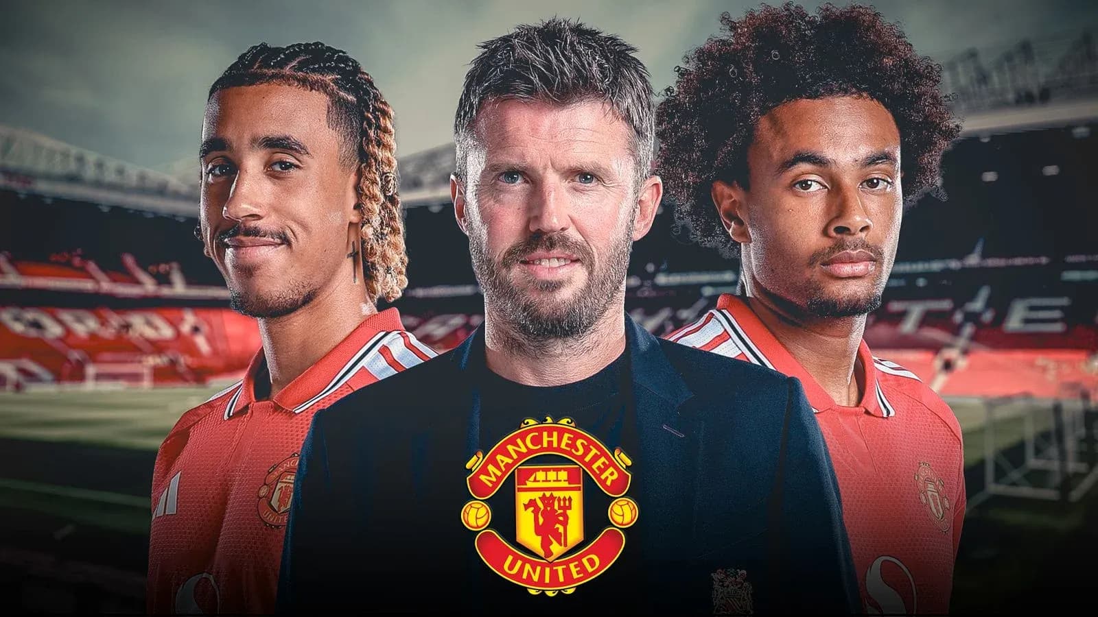 Трое человек в форме Manchester United на стадионе