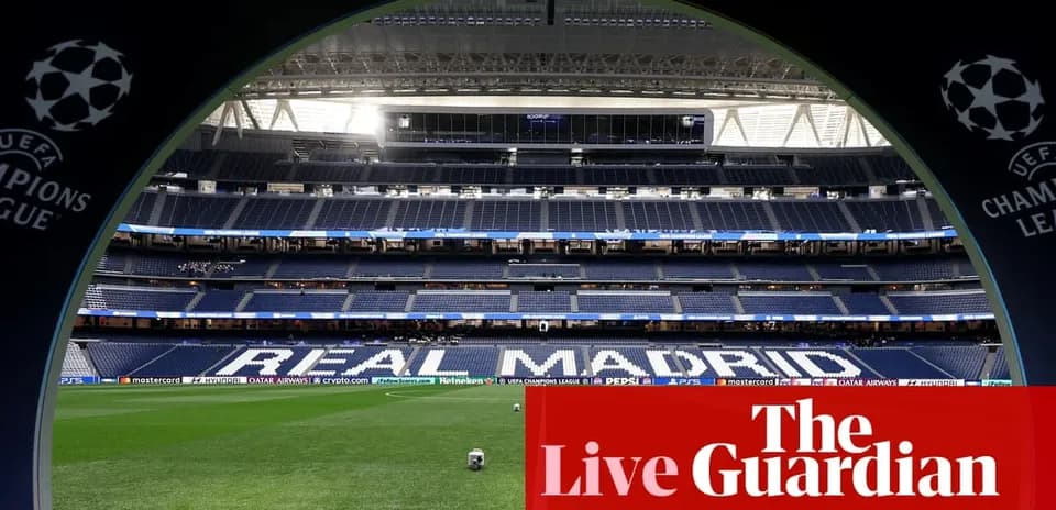 Стадион с надписью 'REAL MADRID' перед матчем
