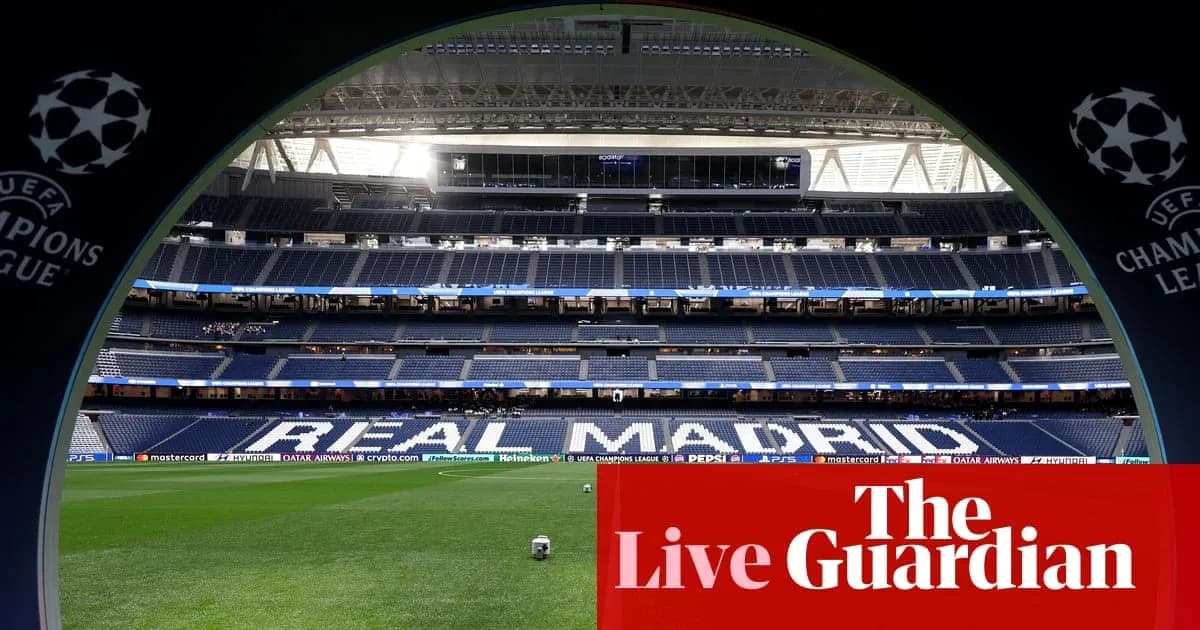 Стадион с надписью 'REAL MADRID' перед матчем