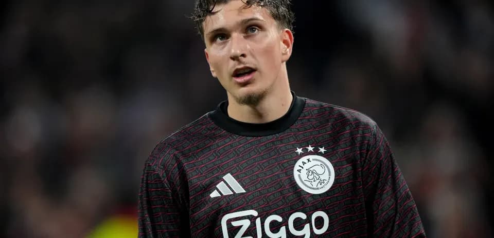 Вратарь в форме Ajax во время матча