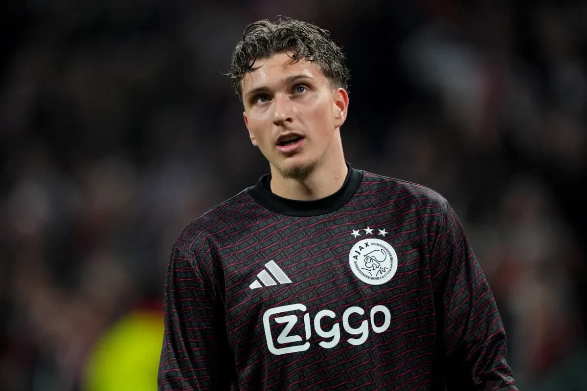 Вратарь в форме Ajax во время матча