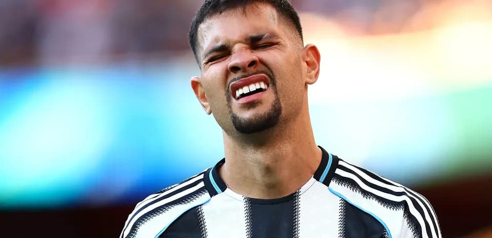 Игрок Newcastle United выражает недовольство на поле