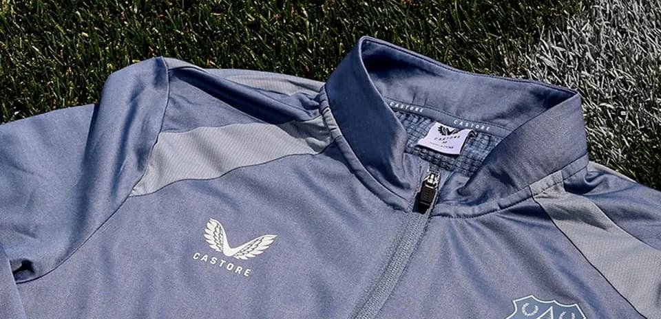 Синяя куртка с логотипом Everton и Castore