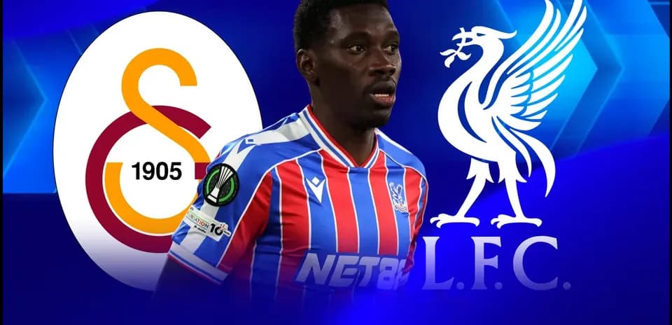 Игрок в форме Crystal Palace с логотипами Галатасарая и Ливерпуля