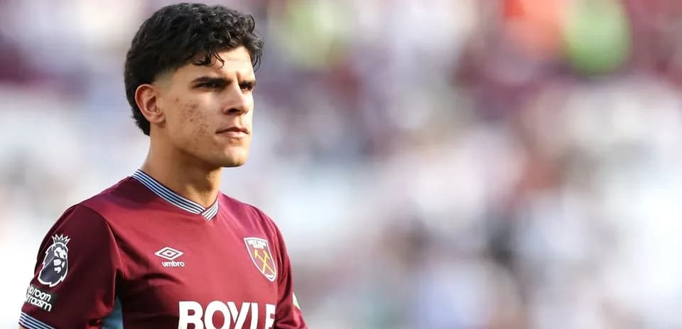 Игрок West Ham United на стадионе во время матча