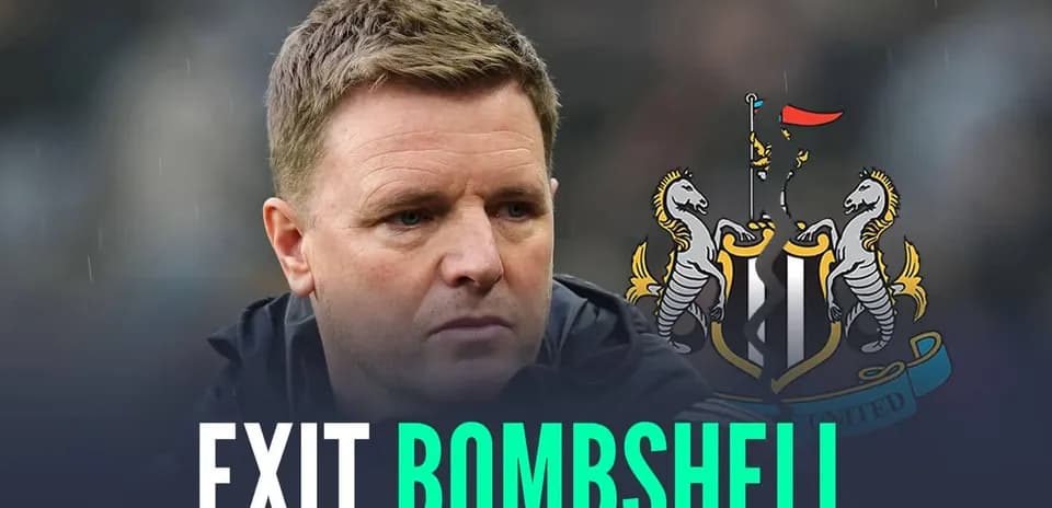 Тренер Newcastle United на фоне логотипа клуба