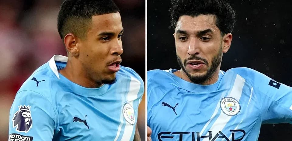 Два игрока Manchester City во время матча