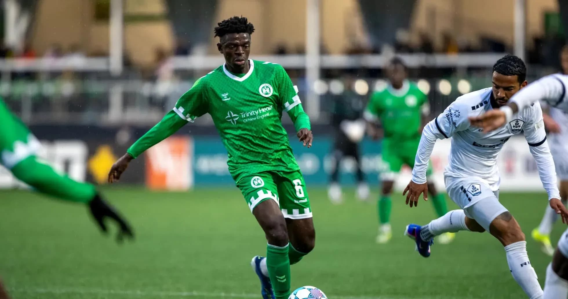 Игроки NY Cosmos и Hartford Athletic на поле