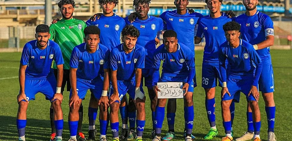 Команда Al Nasr U23 на поле перед матчем