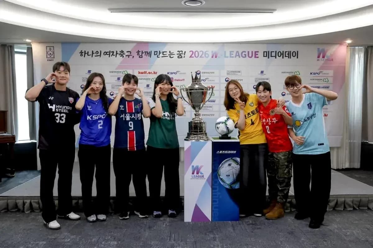 Участники турнира W-League 2026 с кубком