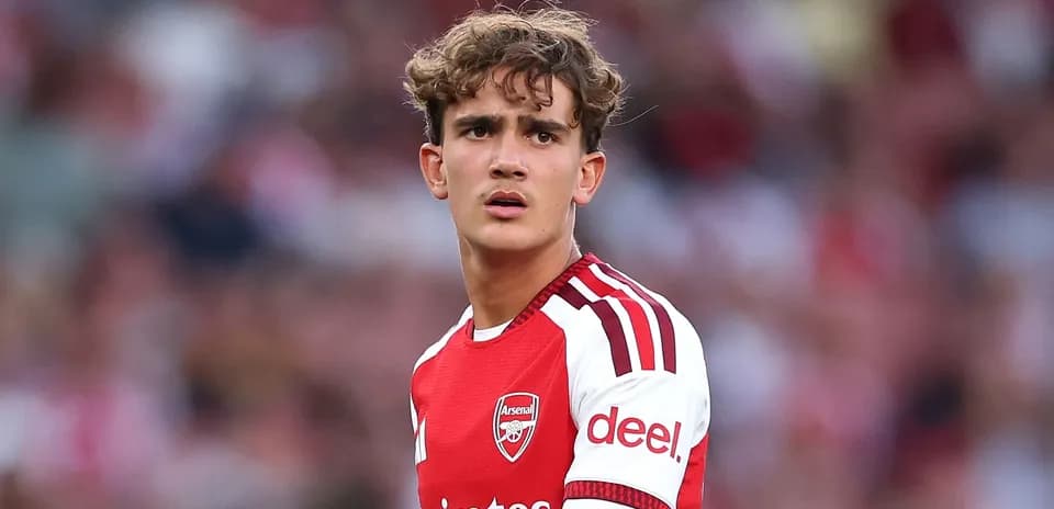 Игрок Arsenal на поле во время матча