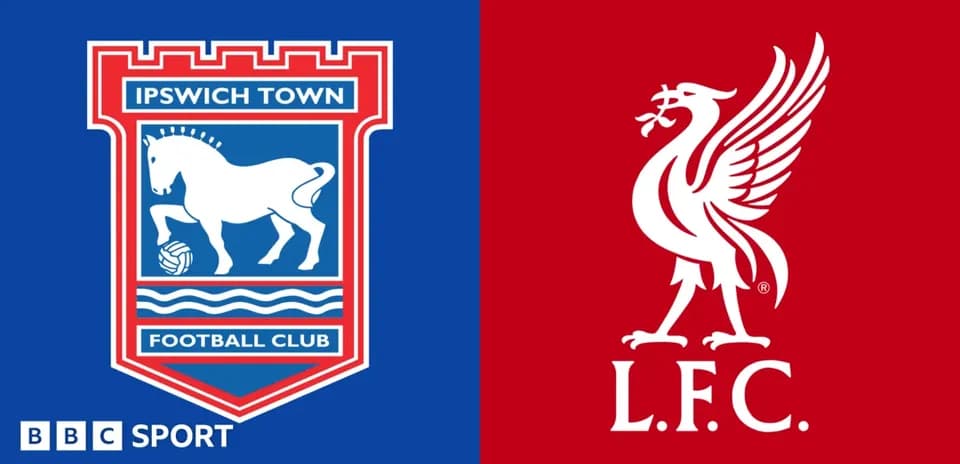 Логотипы Ipswich Town и Liverpool на фоне