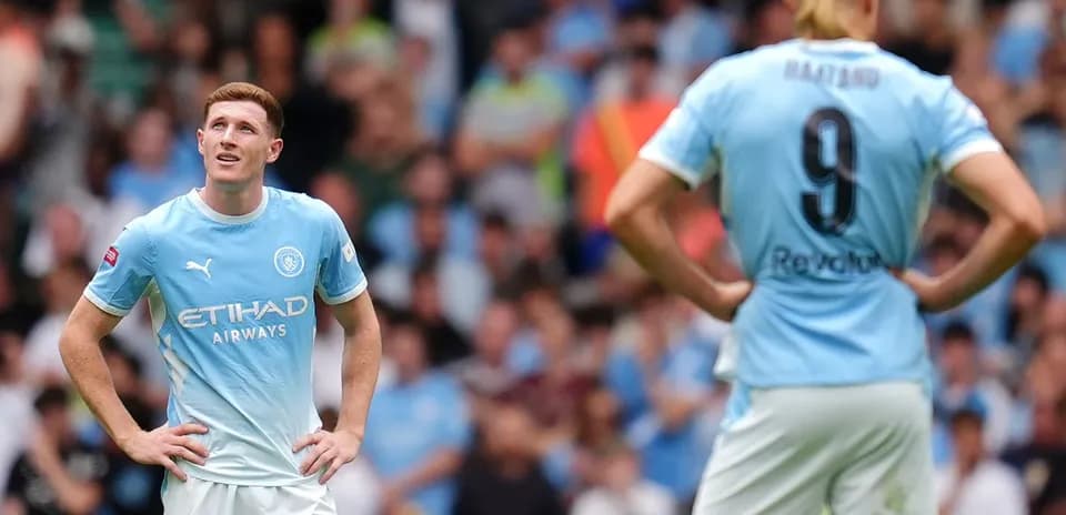 Игроки Manchester City на поле во время матча