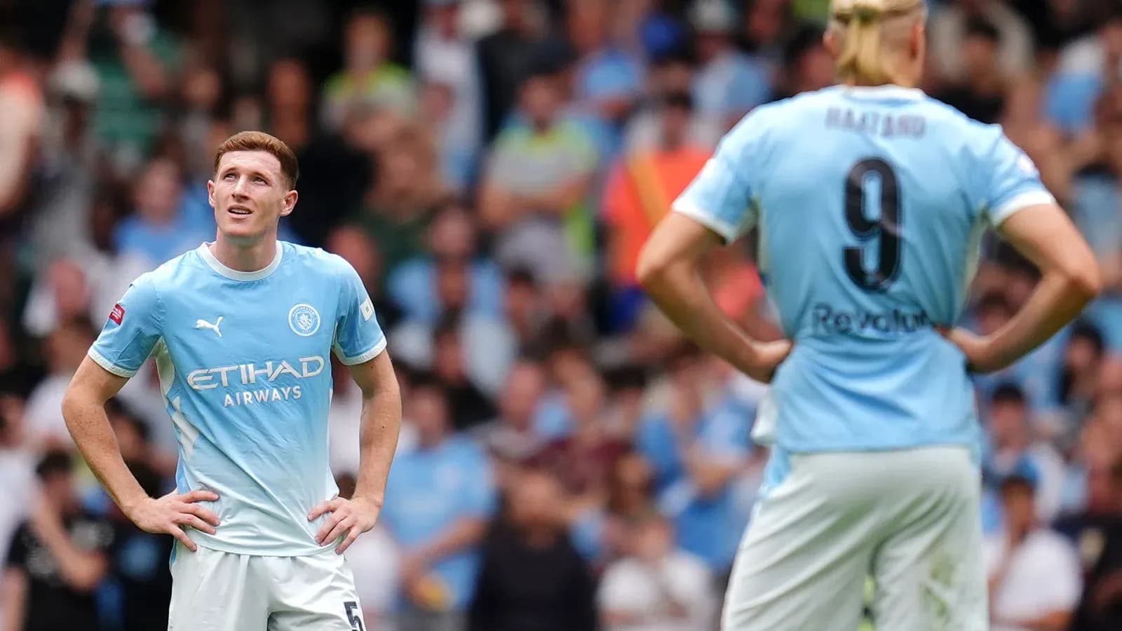 Игроки Manchester City на поле во время матча