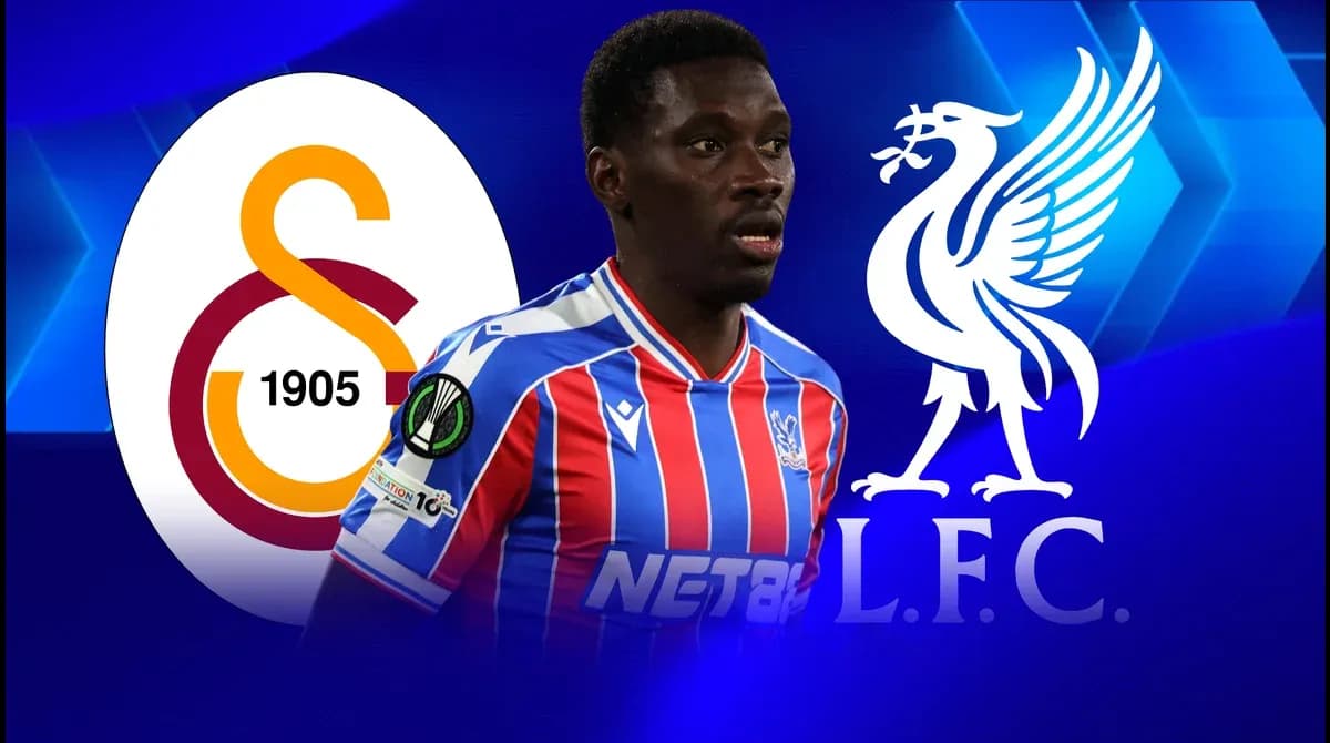 Игрок в форме Crystal Palace на фоне логотипов команд