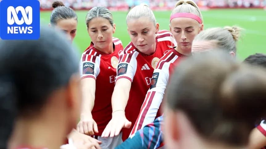 Игроки команды обсуждают тактику перед матчем