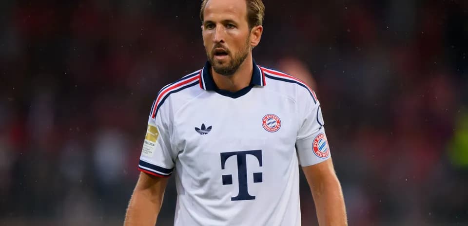 Игрок в форме Bayern Munich на поле