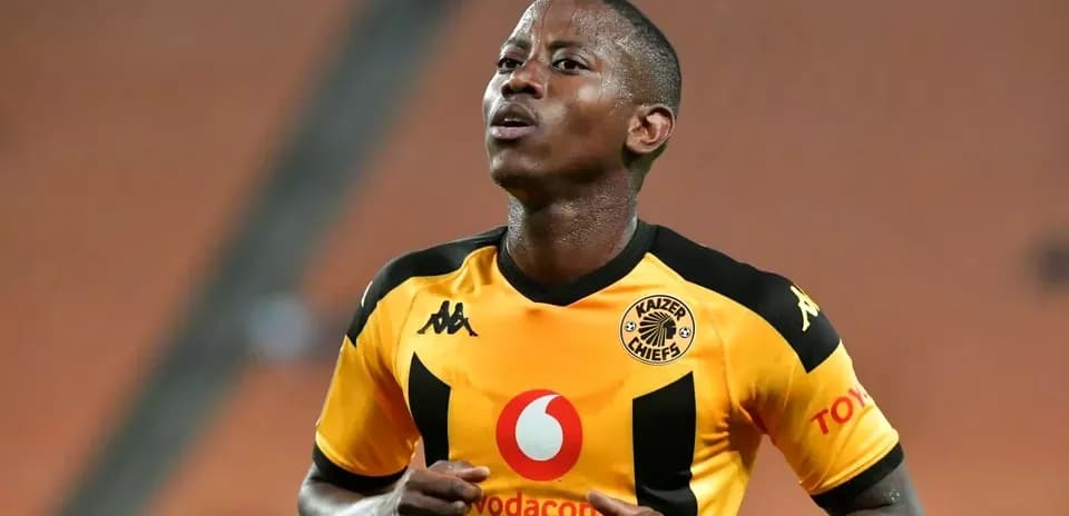 Игрок команды Kaizer Chiefs во время матча
