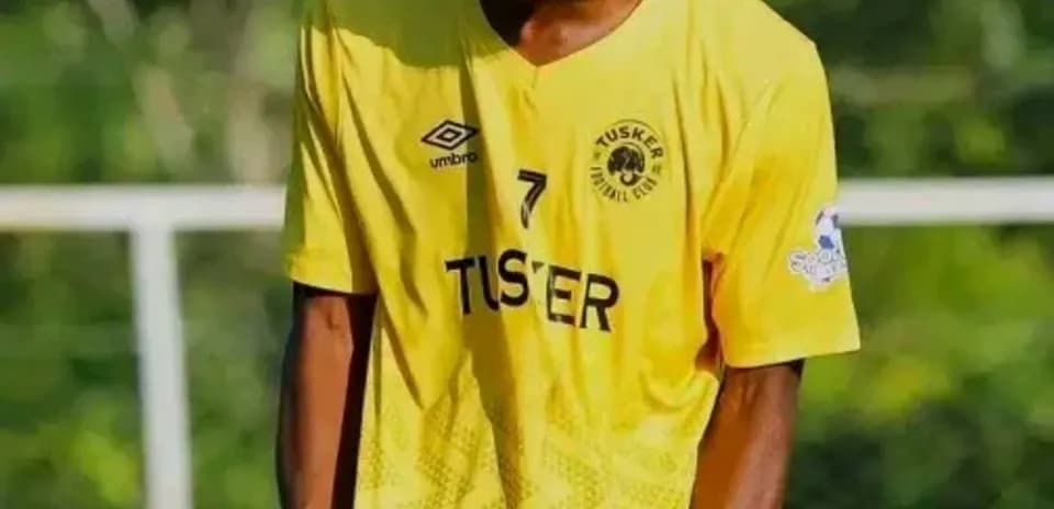 Игрок команды Tusker празднует забитый гол