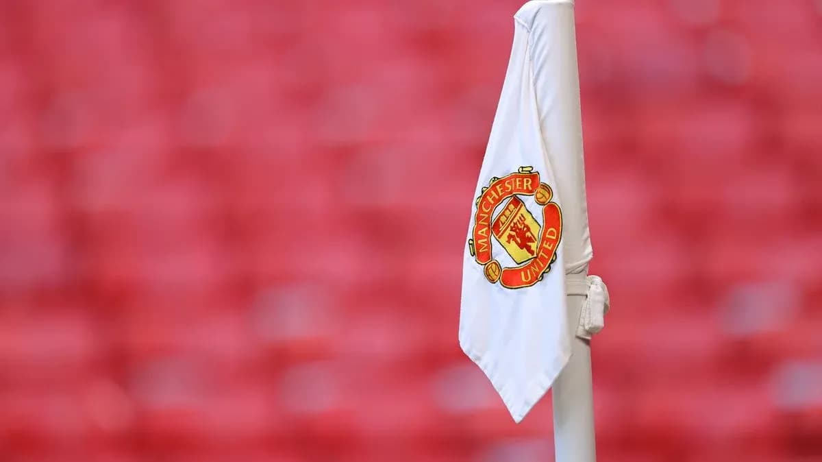 Угловой флаг с логотипом Manchester United