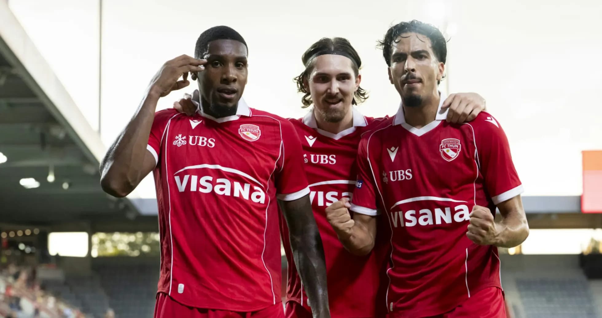 Игроки FC Thun празднуют гол