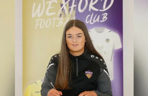 Игрок подписывает контракт с клубом Wexford