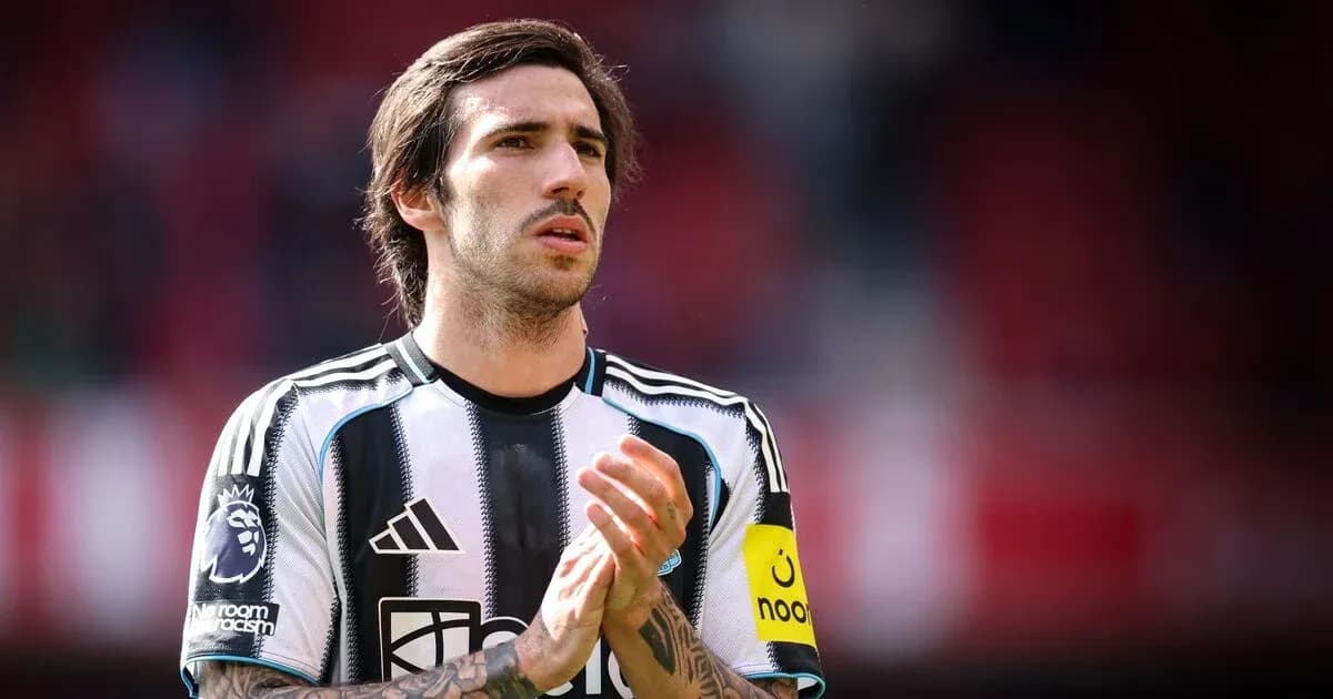 Игрок команды Newcastle United на поле