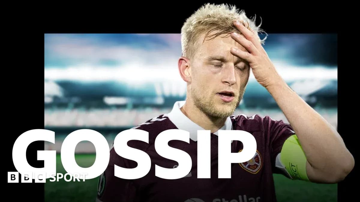 Игрок Хартс держится за голову на стадионе