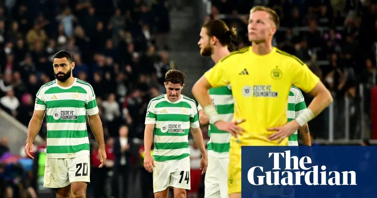 Игроки Celtic FC покидают поле после матча