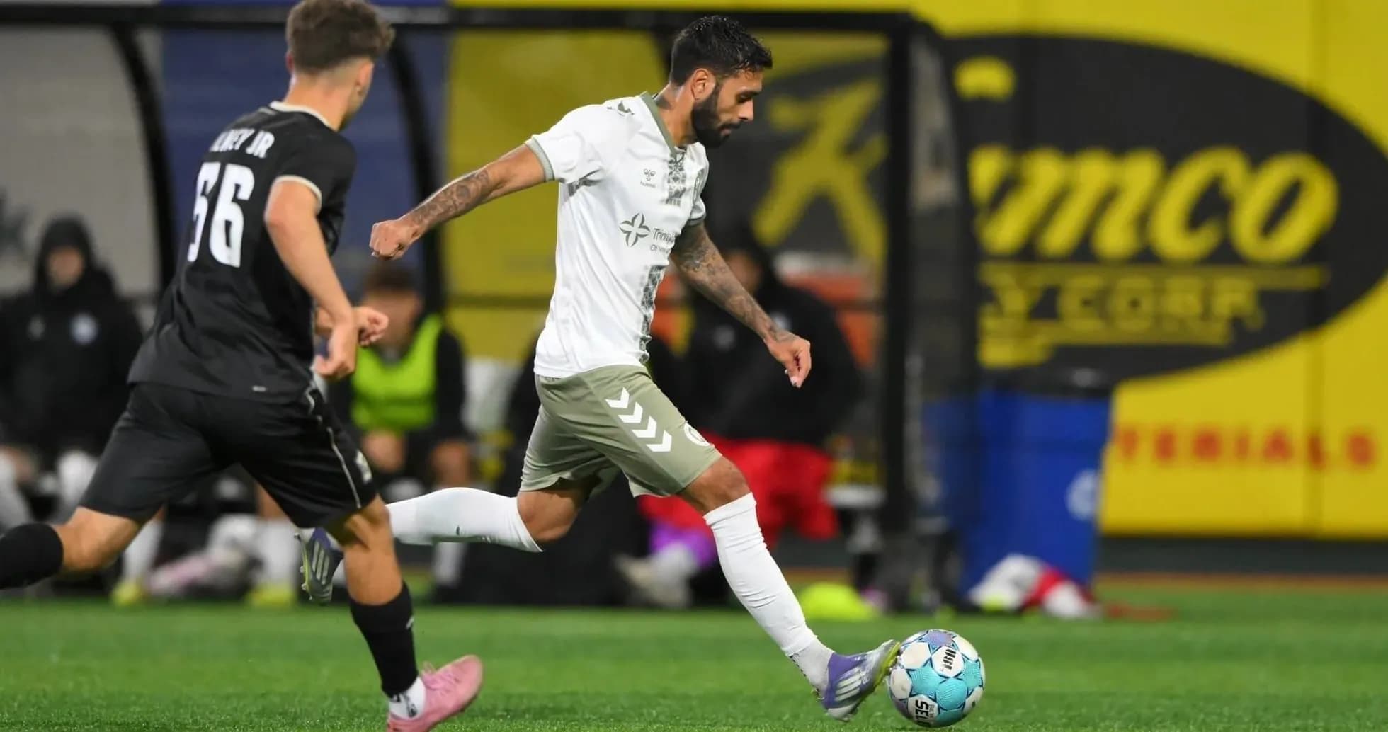 Игроки NY Cosmos и Hartford Athletic на поле