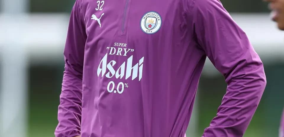 Игрок Manchester City на тренировке в тренировочной одежде