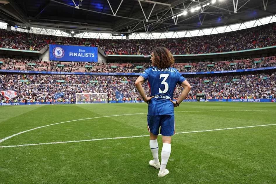 Игрок Chelsea на поле во время матча на Wembley